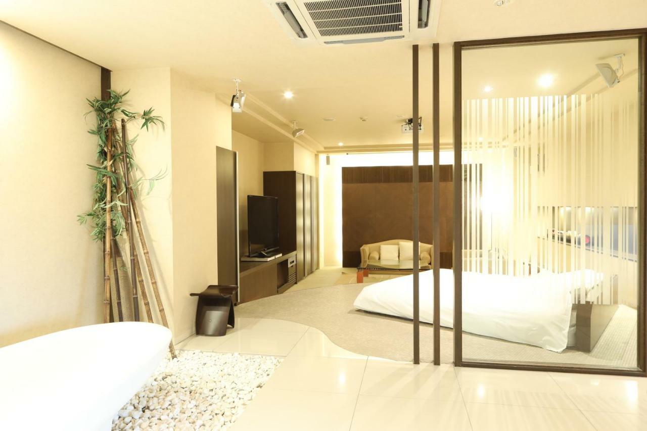 C-Hotel Affetto (Adults Only) Sapporo Bagian luar foto