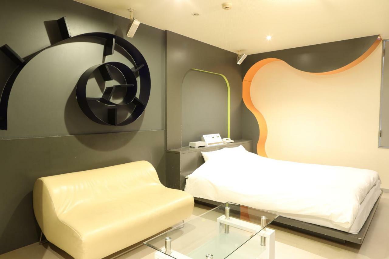 C-Hotel Affetto (Adults Only) Sapporo Bagian luar foto