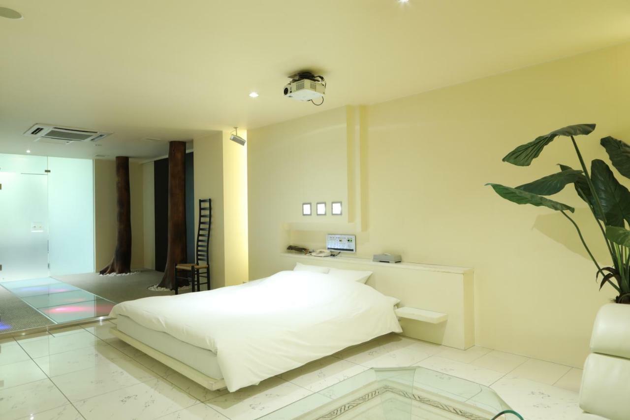 C-Hotel Affetto (Adults Only) Sapporo Bagian luar foto